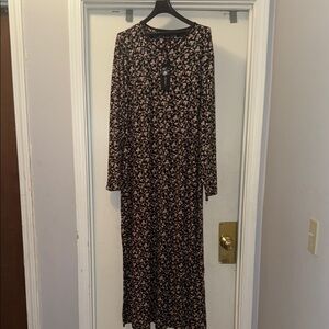 Brothers brand soft floral gown in size 5X black with florals NWT